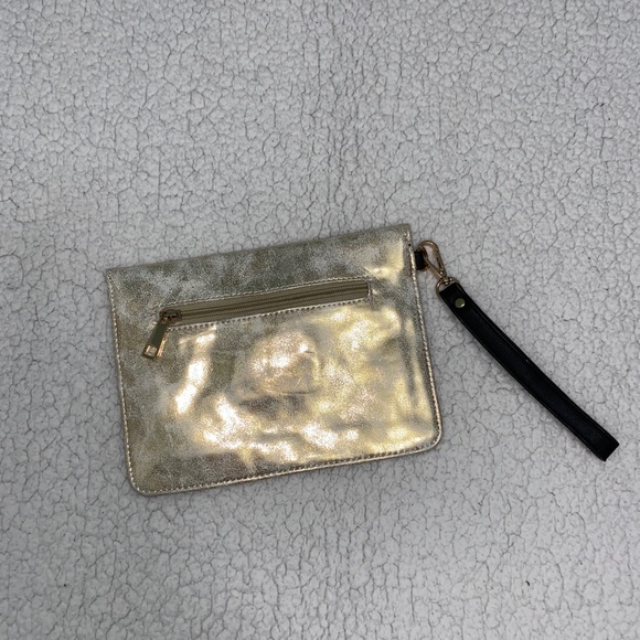 Clutch - Picture 2 of 2